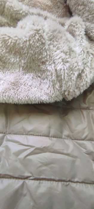Чисто ново яке с вата и качулка,ГО 120 см, дължина 76 см.