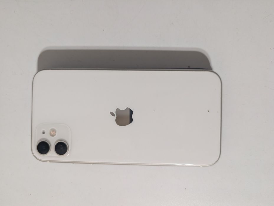 iPhone 11 (white)