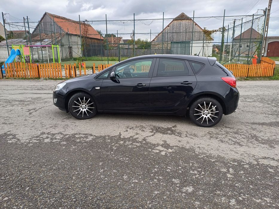 Vând Opel.astra J,Motor 1.400 cm benzina An 2011 Euro5