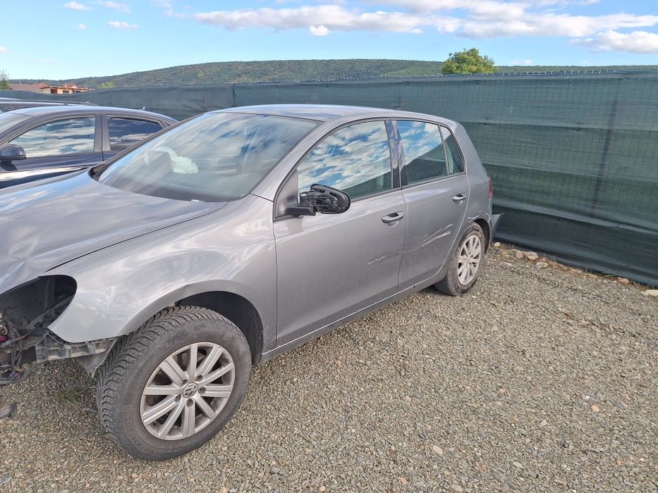 Dezmembrez VW Golf 6 hatchback 1.6 tdi CAY cod culoare LA7T