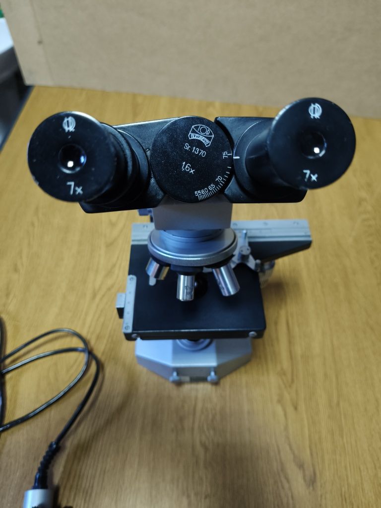 Microscop laborator, cercetare, IOR binocular.