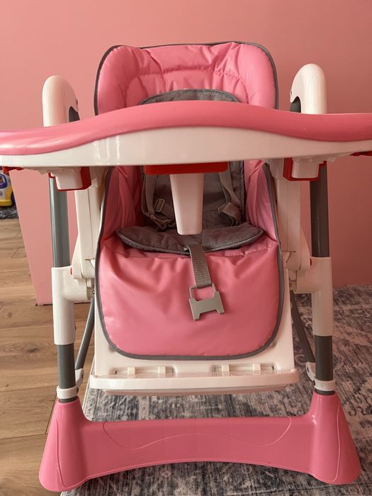 Бебешки стол за хранене на дете