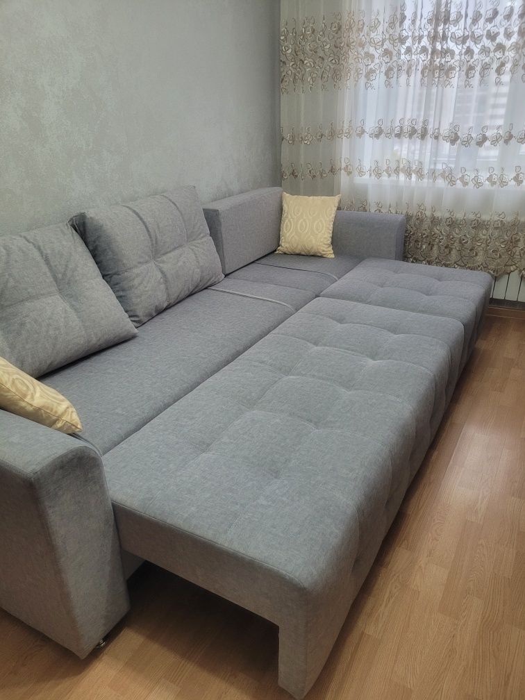 Продам диван  3 метра почти новый