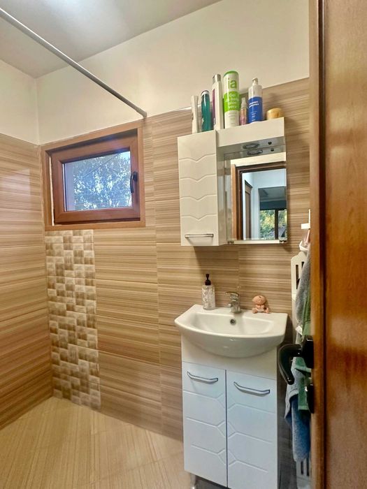 Продава къща в с. Лесново