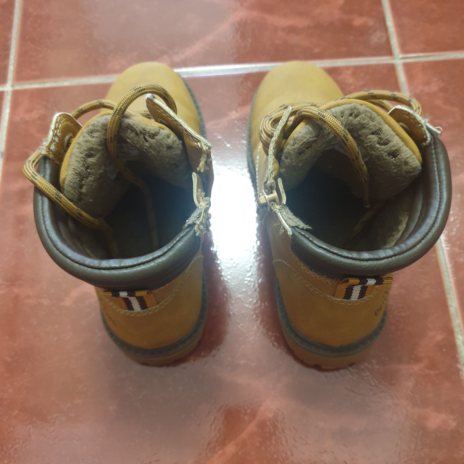 Vand bocanci OUTDOORS marimea 32