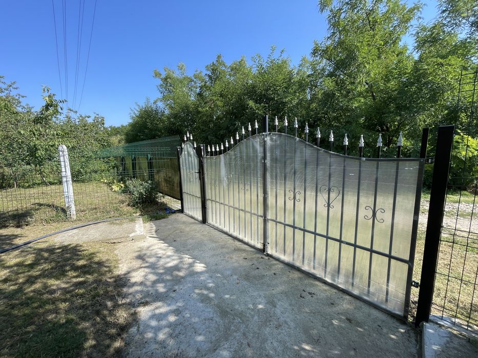 Casa si Gradina Pozitie Centrala pe Loc Drept