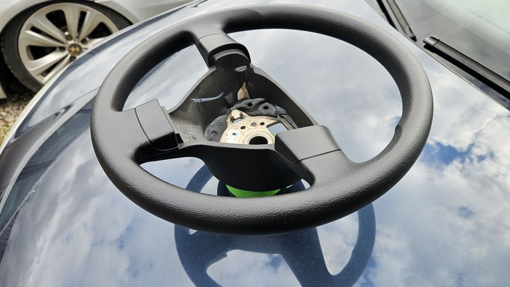 Волан VW три лъча в идеално състояние! И топка за скоростен лост.