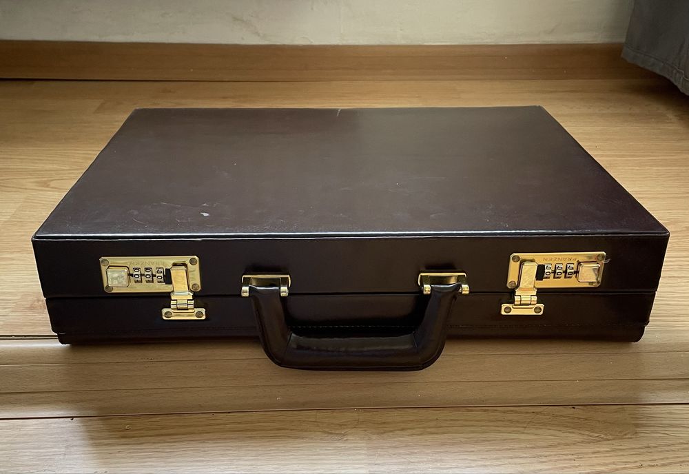 Geanta/servieta/diplomat din piele cu cifru si cheie maro