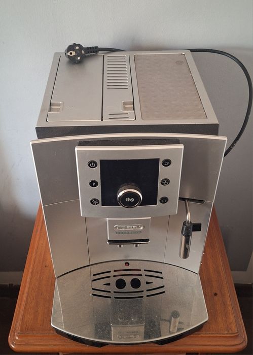 Espressor Delonghi ( ca nou )