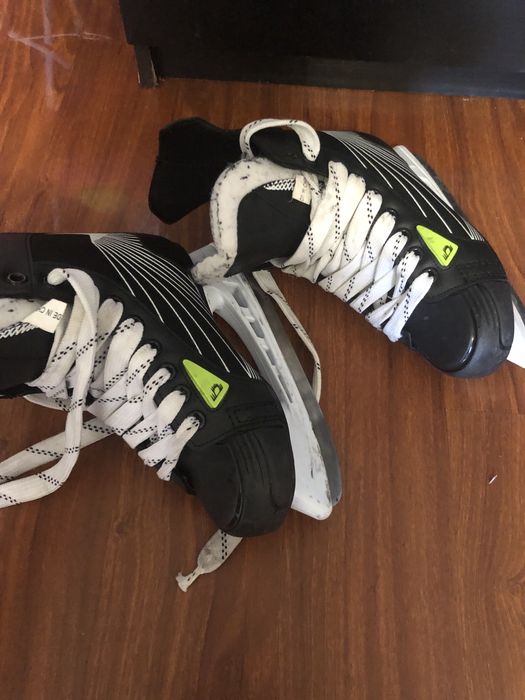 Продам коньки хоккейные