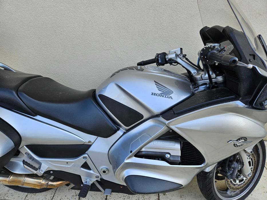 Vand Honda ST1300 (PanEuropean) / schimb cu Scuter Yamaha Xmas 125 cc