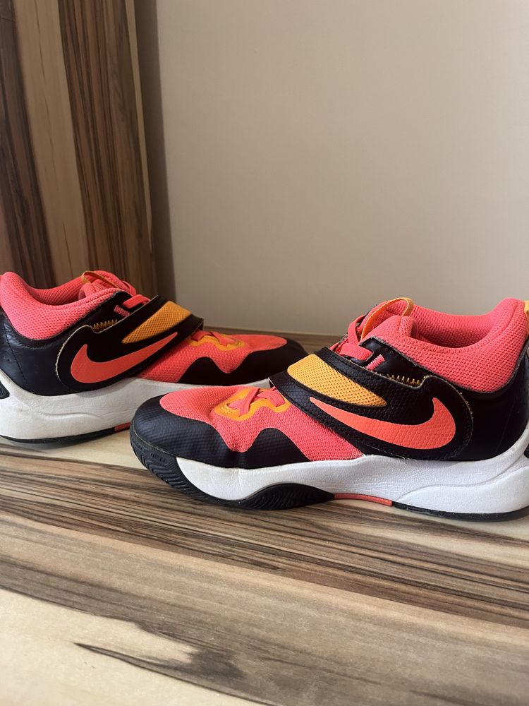 NIKE TEAM HUSTLE D 11 GS Basketball Shoes