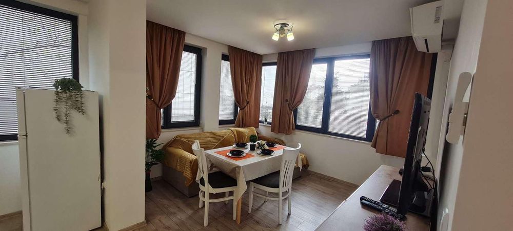 Дава се под наем Тристаен апартамент в Варна, Общината - 60 кв.м за 675 € - Снимка #1