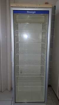 Витринный холодильник и холодильник Минск-15.