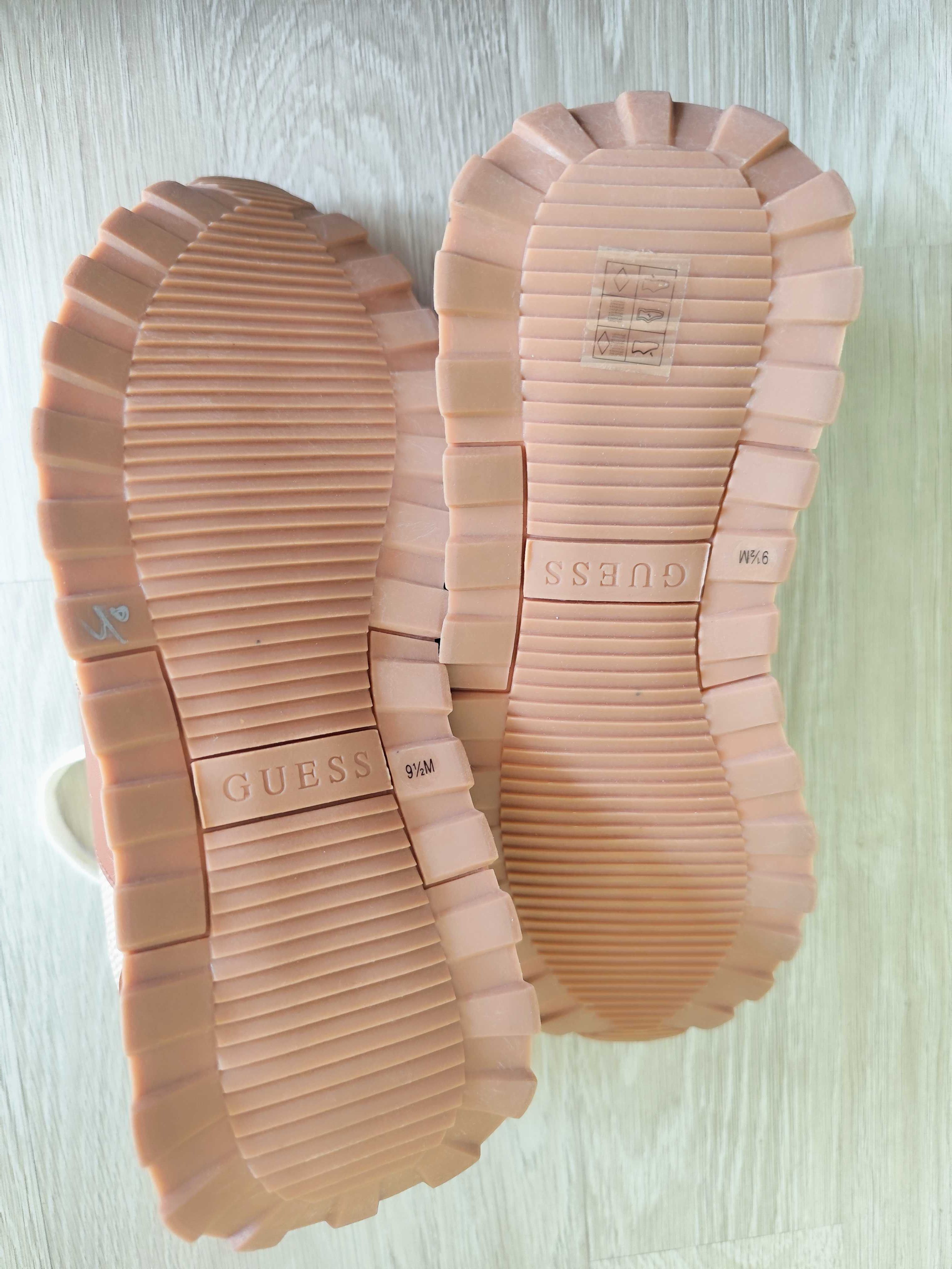 Нови оригинални спортни обувки Guess
