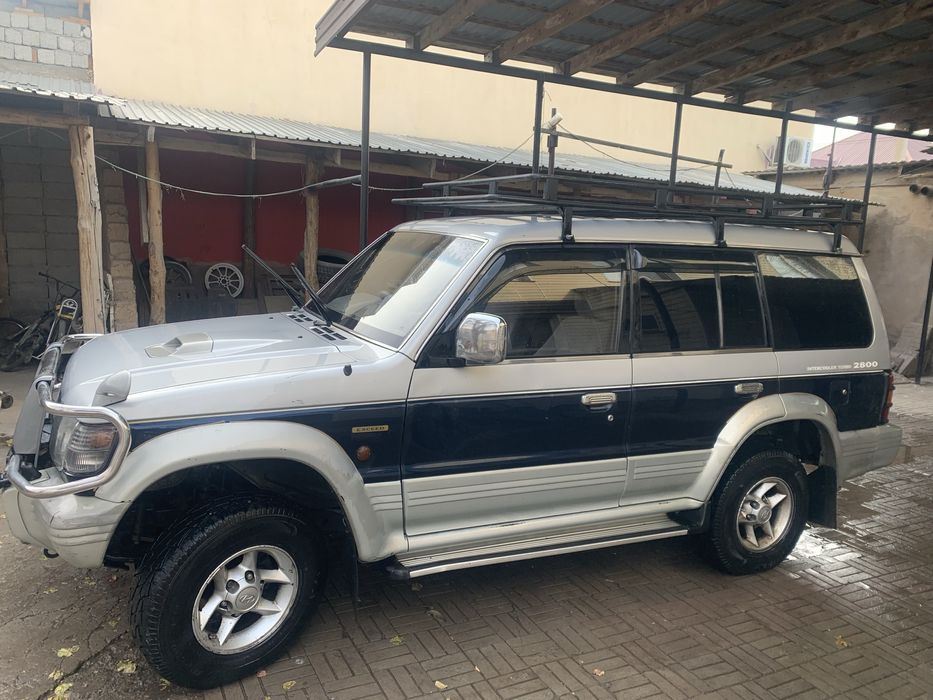 Продам Паджеро 1994 года на полном ходу.
