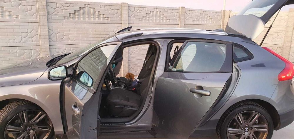 volvo v40 cross country d2 2015