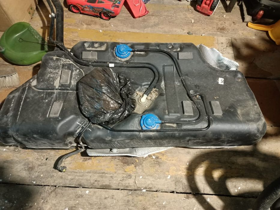 Бензобак лада веста