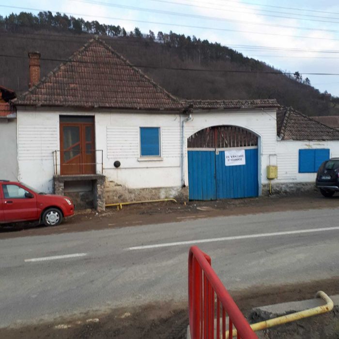 Casă cu teren 1240mp pe Transalpina in sat Laz,comuna Săsciori, Alba,
