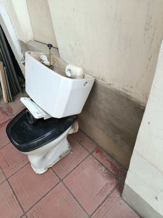 Eski tualet sotiladi