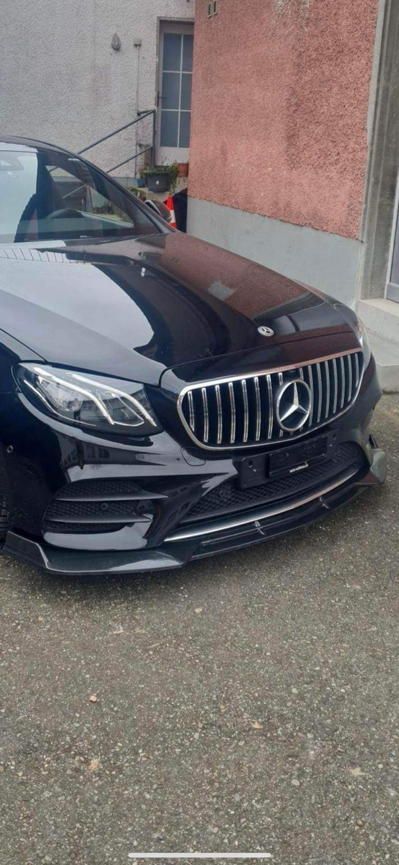 Mercedes  E  213 декоративна решетка в предна броня 360 лв