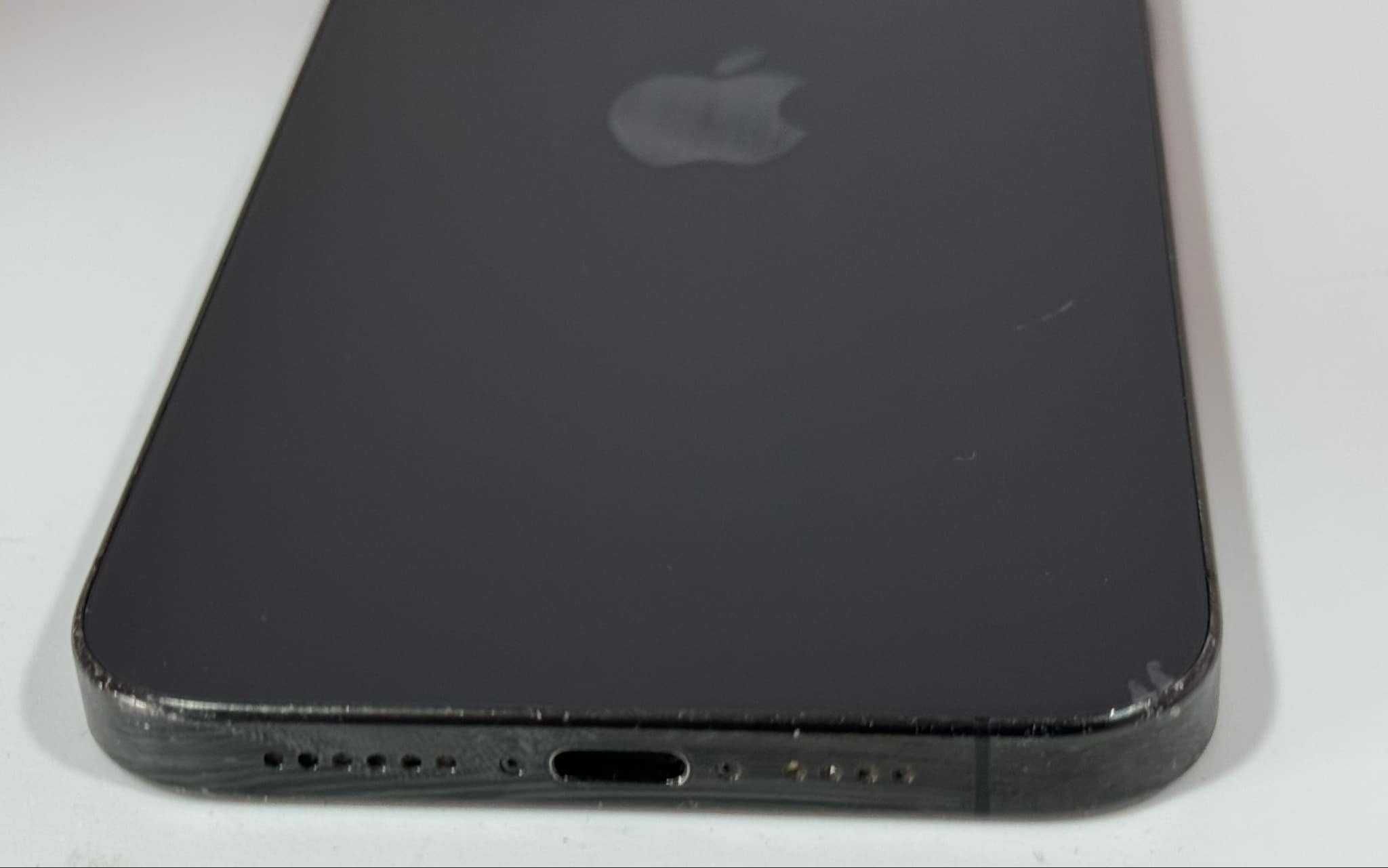Продавам Iphone 15 pro max 256/6gb black