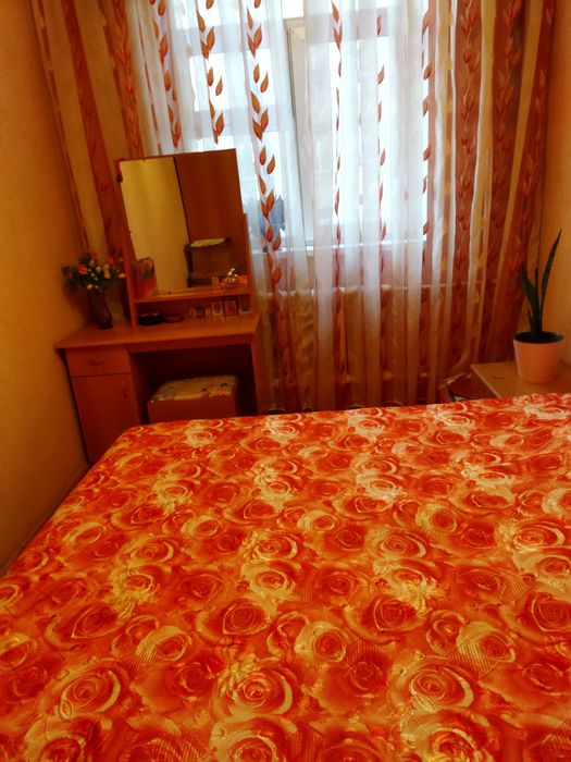 Мебель кровать трюмо две тумбочки