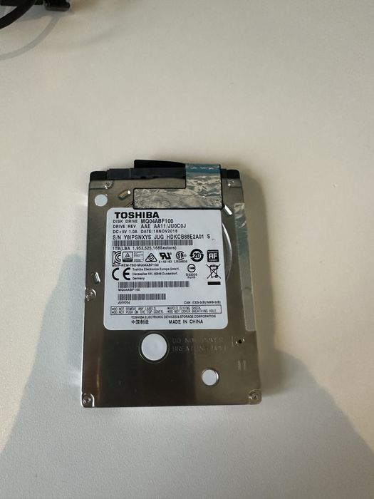 1 TB memorie Toshiba + kit instalare