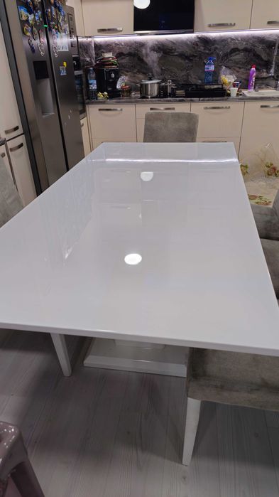 Луксозня трапезна маса от МДФ