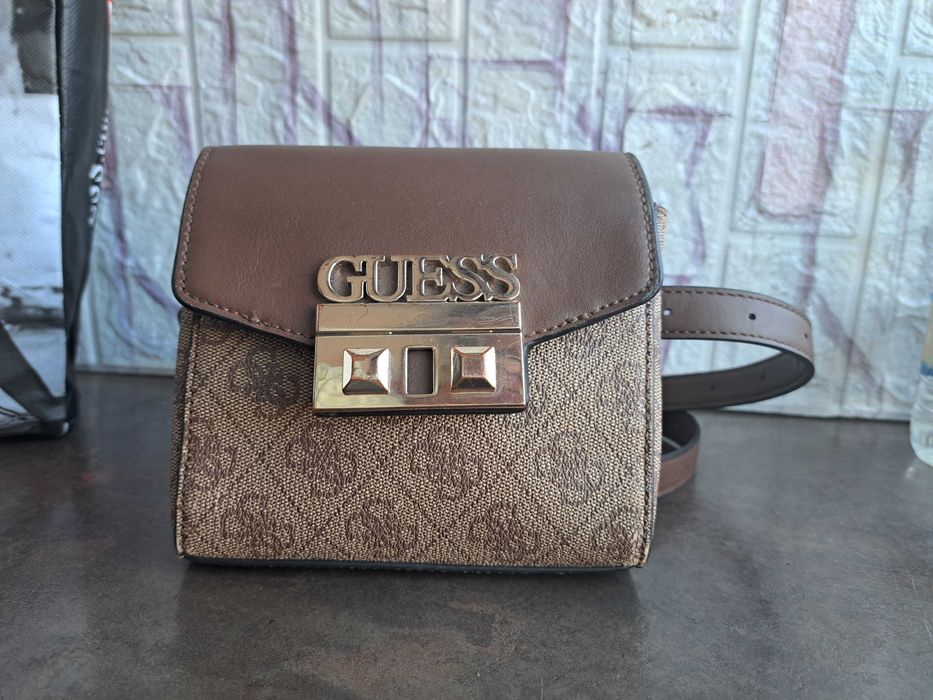 дамска чанта GUESS,малка чантичка за кръста,банан,гес
