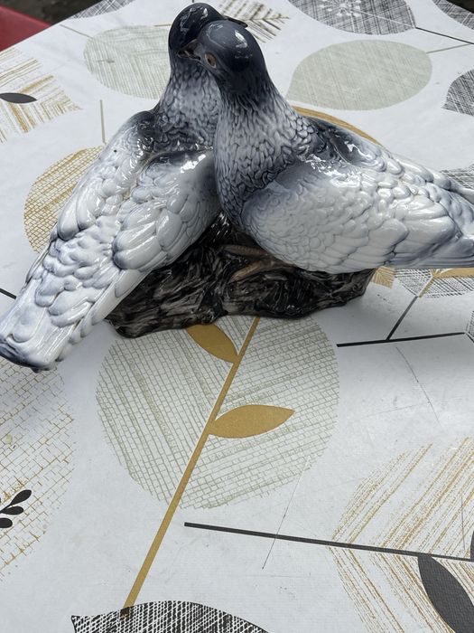 De vanzare porumbeii din porțelan