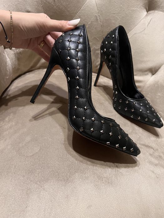 Vand incaltaminte noua