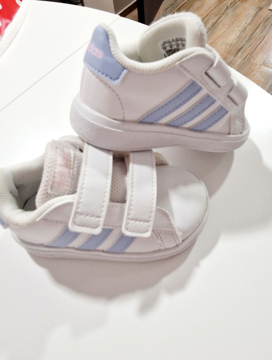 Боти UGG и Adidas маратонки