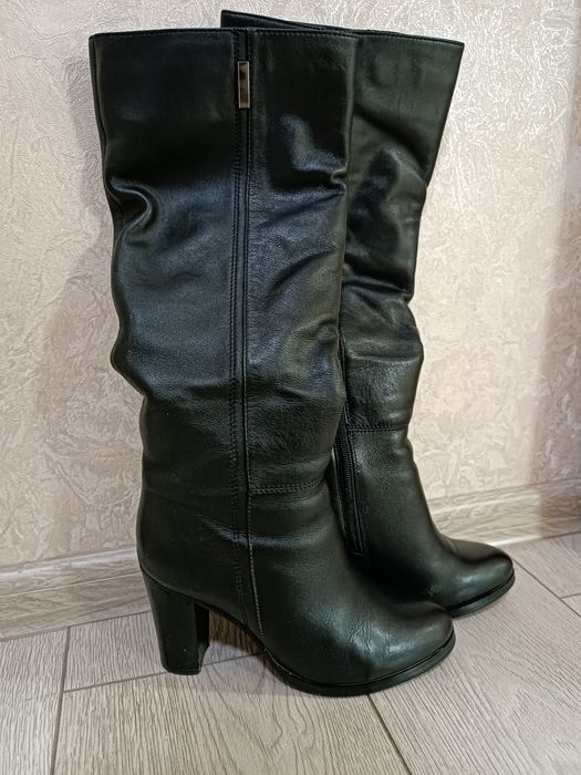 Продам женские сапоги