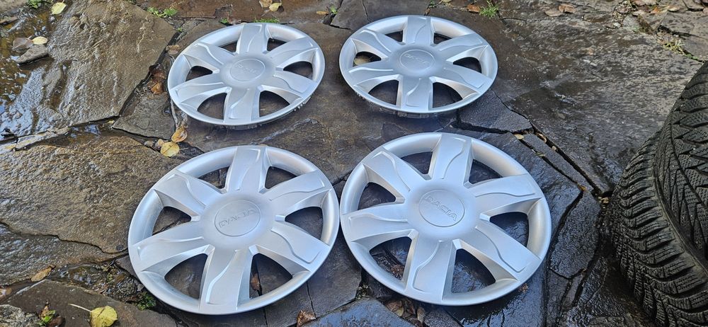 Тасове 15 цола Дачия като нови оригинални