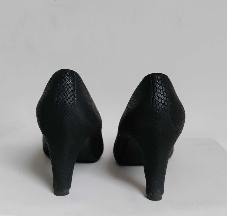 Pantofi cu toc negrii de piele ECCO, mărimea 39