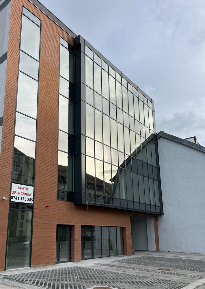Spatiu de Birouri/Comercial nou ultramodern in centru.