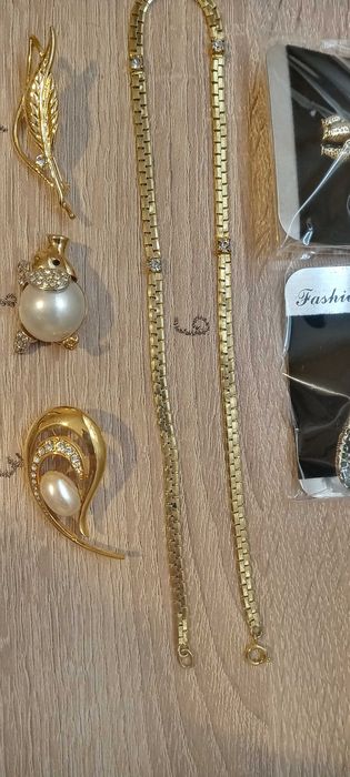 Позлатени  брошки-20 лв.2/Висулка Камея-70 3/ Позлатено колие 16 лв