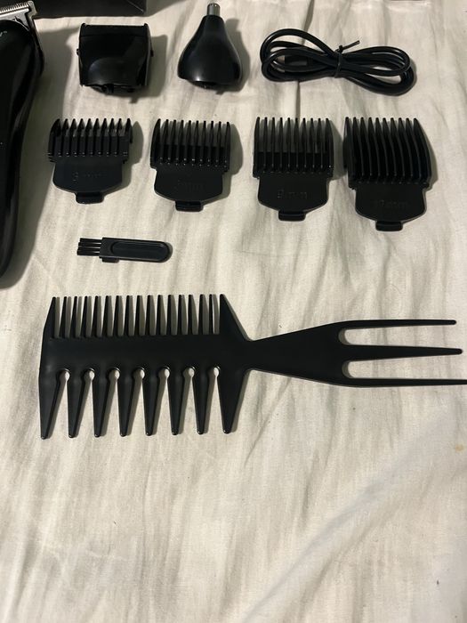 Set profesional mașină de tuns + trimmer nas + accesorii complete