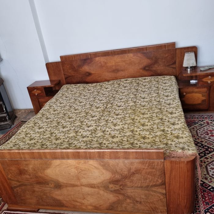 Старинни мебели от орех