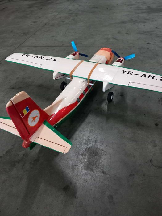 Aeromodel RC confectionat manual