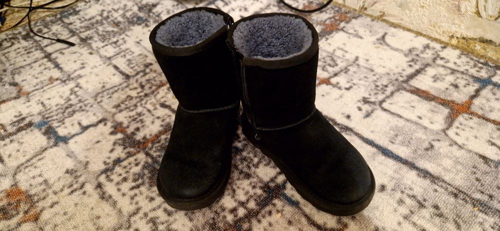 Продам угги детские