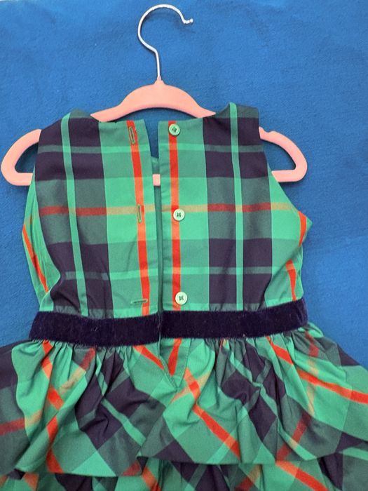 Продается пышное нарядное платье на 1,5 года