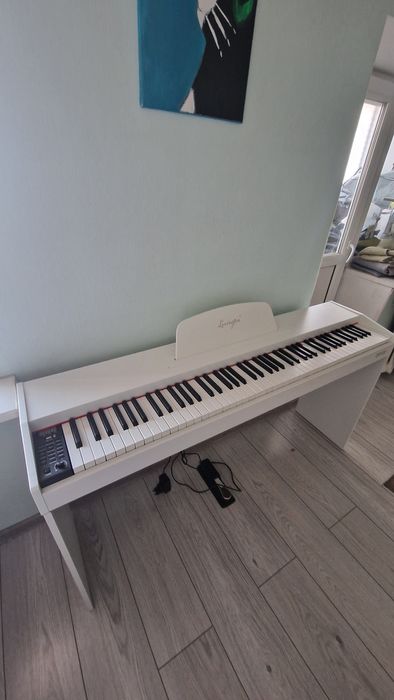 Продам цифровое пианино