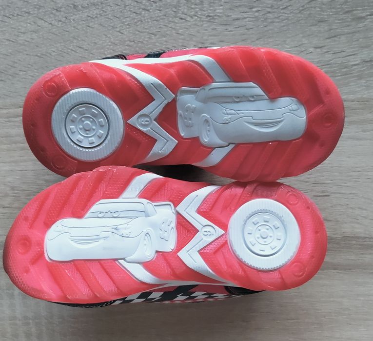 Детски  маратонки светещи