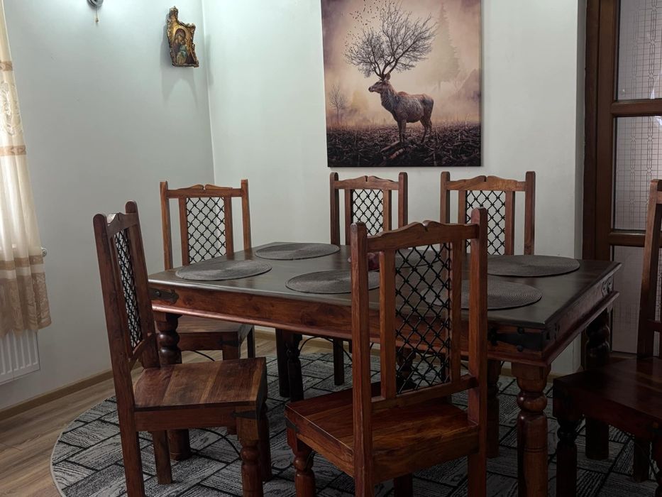 Se vinde masa+6 scaune din lemn masiv nuc.aduse din uk.