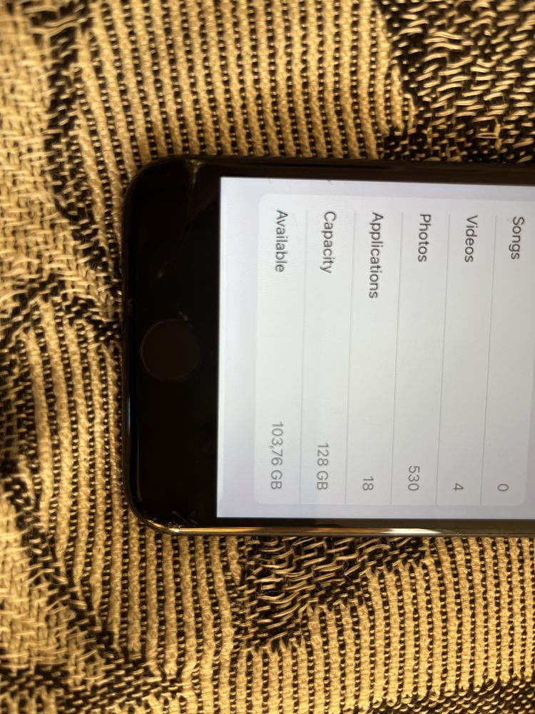 Iphone 2020 128gb с оригинална кутия, ново зарядно и слушалки