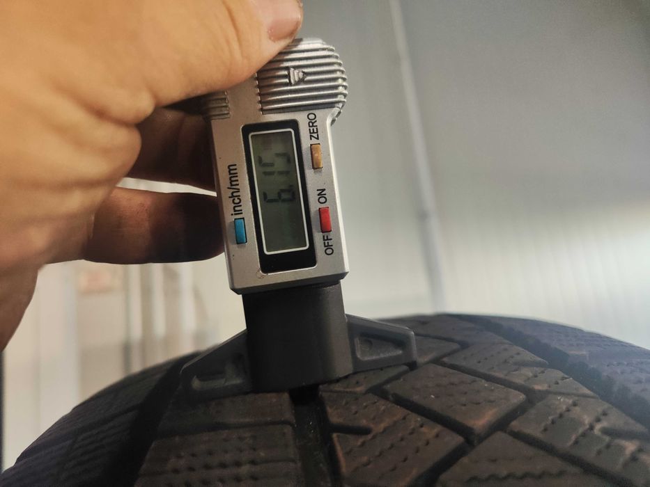 2бр.зимни гуми 215/65/16 Pirelli