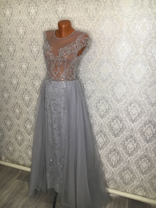 Платья с камушками и бисером