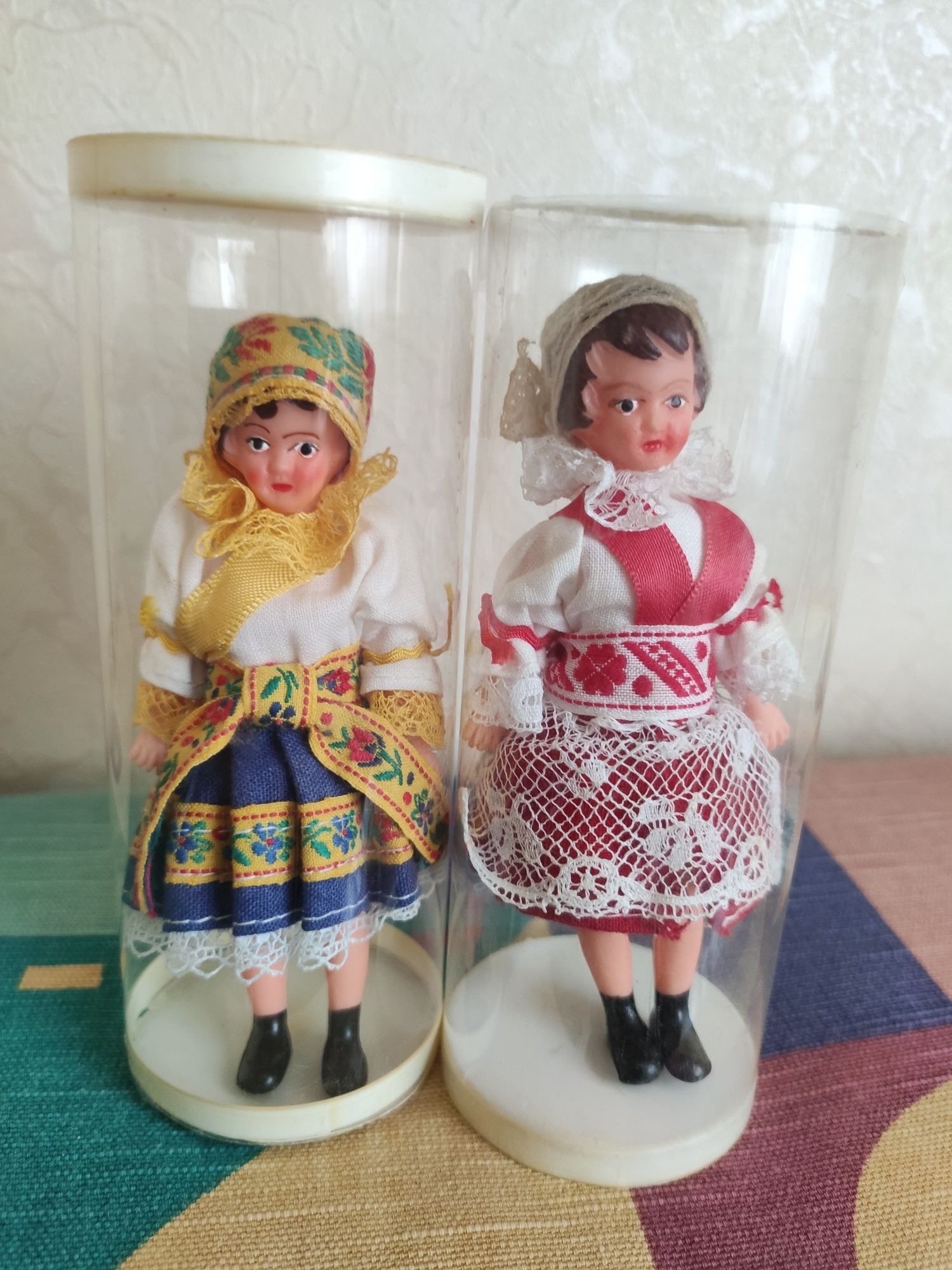 Сувенирни чешки кукли